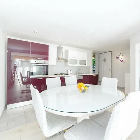 Apartman Mikica *