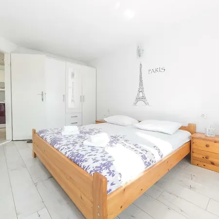 Apartman Mikica Apartment *
